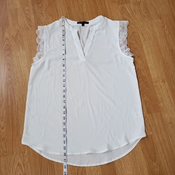 Gibson x City Safari Split Neck Lace Trim Top - size Small in White - Picture 7 of 11